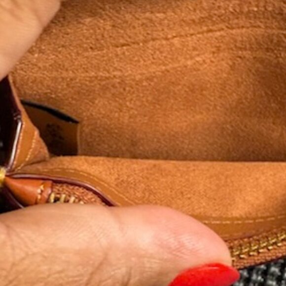 Essential Slim Card Case In Signature Canvas - Picture 2 of 6